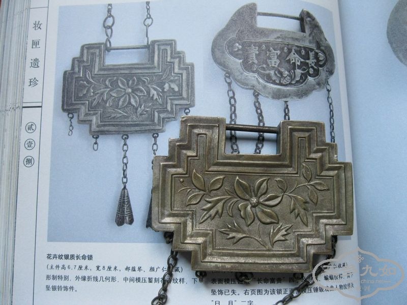 1346146eeta08400ke4474.jpg