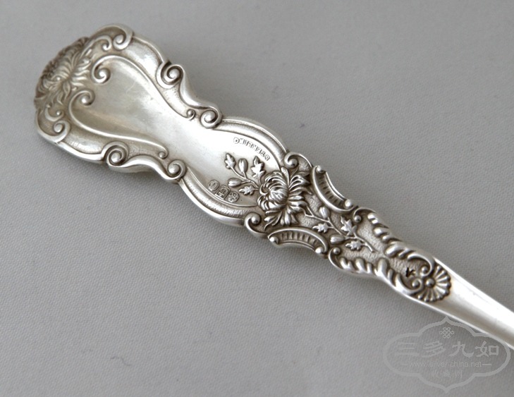 chrysanthemum serving spoon 2336.JPG