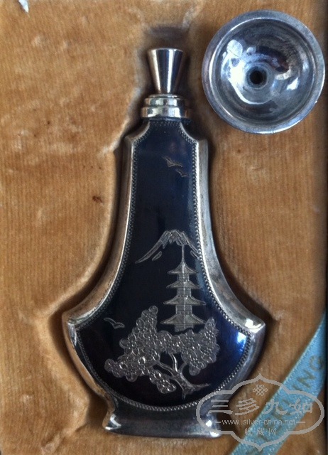 Perfum bottle2.JPG