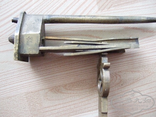 050.JPG